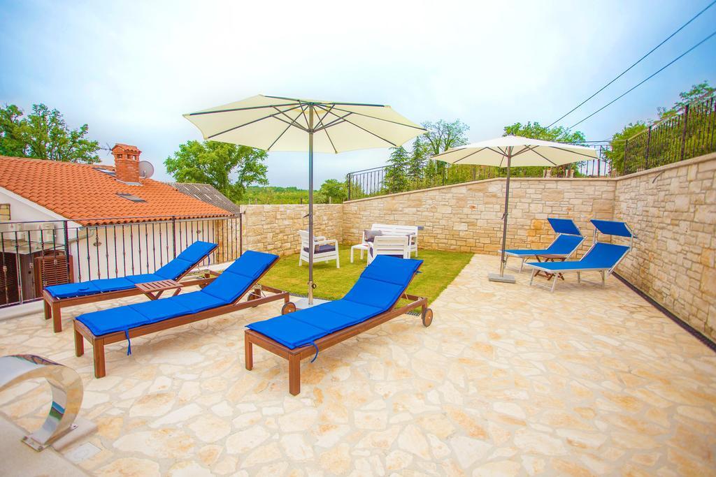 Villa Lara Karojba Cameră foto